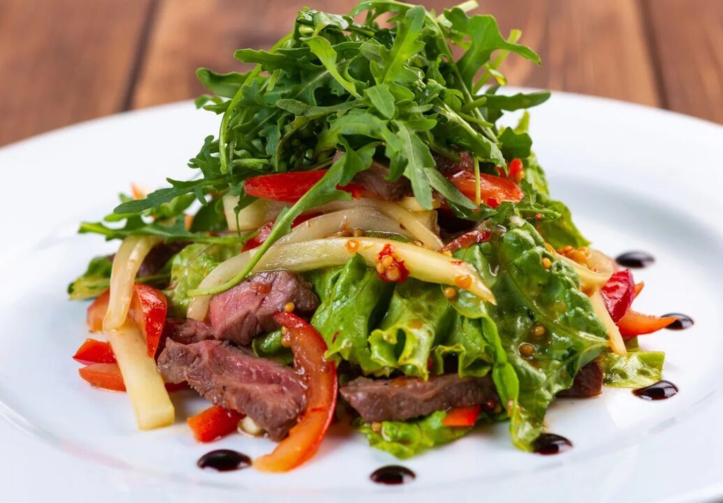 Teleća i povrća salata