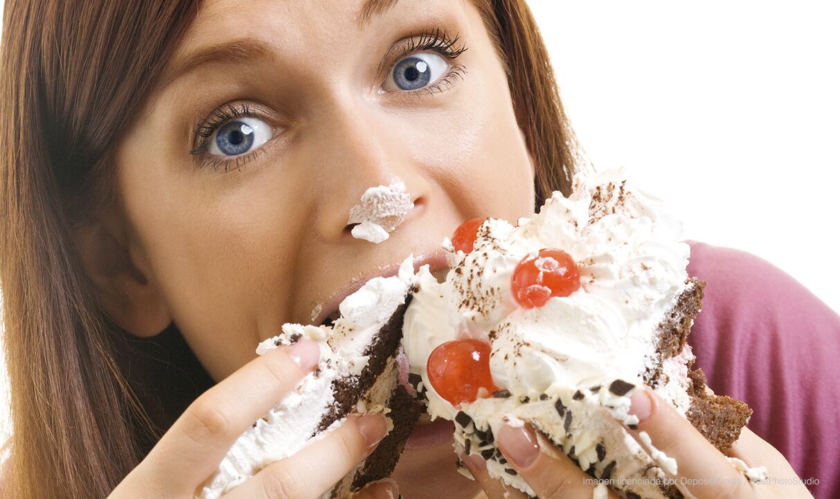 djevojka jede tortu i postaje bolje kako smršati